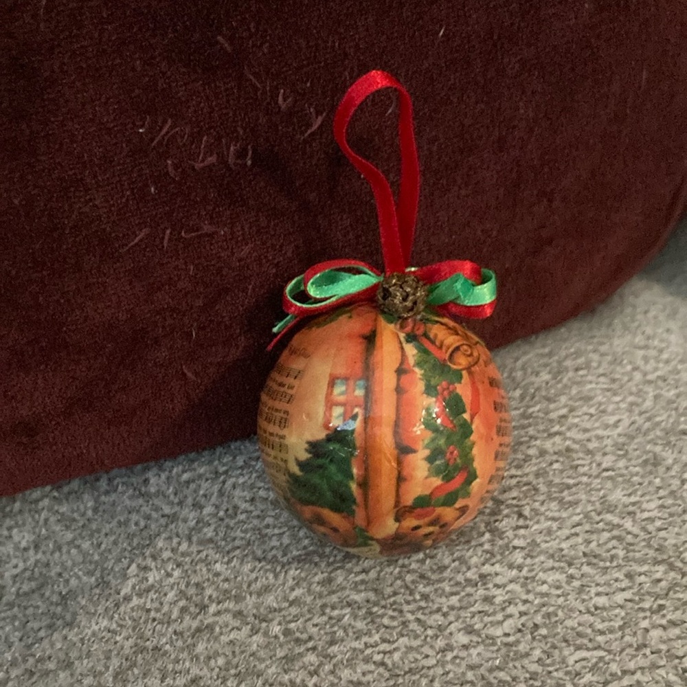 Ornament Christmas carol 1.5 inch with red/green ribbons and pinecones